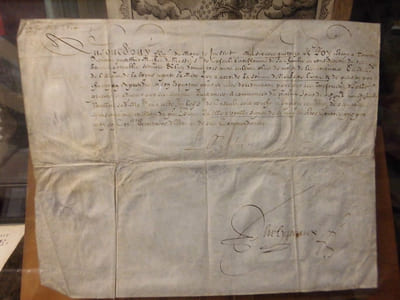 Pièce signée Louis XIII sur parchemin (27x22 cm)