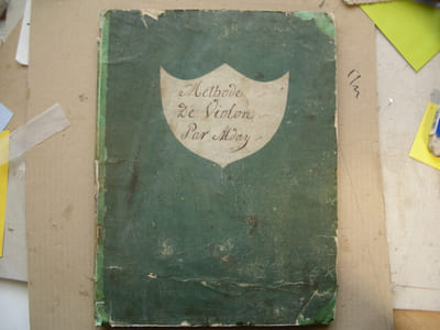 Nouvelle Méthode de Violon contenant les principes raisonnés de cet instrument, … et des exercices pour apprendre à moduler dans les deux Modes. Gravé par Sampier, rue Belle Cordiere N014.