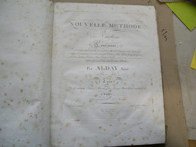 Nouvelle Méthode de Violon contenant les principes raisonnés de cet instrument, … et des exercices pour apprendre à moduler dans les deux Modes. Gravé par Sampier, rue Belle Cordiere N014.