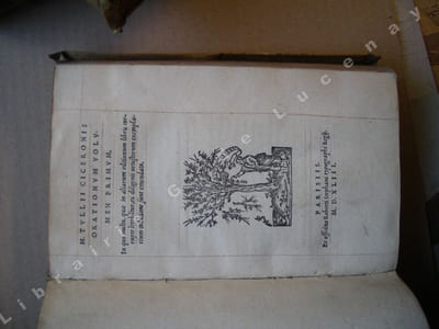 - Orationum volumen Primum- Orationum volumen Secundum.- Epistolae familiares- Pauli Manutii scholia.- Epistolae ad Atticum, ad Brutum, ad Quintum fratrem- Pauli Manutii in Epistola- Philosophia Prima Pars- De Philosophia volumen secundum