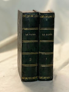 Le Japon, ou Moeurs Usages et Costumes des Habitans de cet Empire d'après Krusenstern, Langsdorf, Titzing - Cérémonies Usitées au Japon, pour les Mariages, les Funéralles, et les Principales Fêtes de l'Année par feu M. Titsingh]. - Le Japon ou Voyage de Paul Ricord aux iles du Japon.