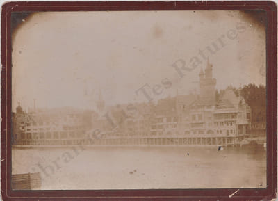 Photographie originale du Vieux Paris contruit sous la direction de Robida pour l'Exposition universelle de 1900
