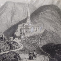 Lithographie originale en couleurs tirée de l'Album du pèlerin à Notre- Dame de la Salette. Vue du lieu même de l'apparition, de l'église du couvent, du Mont Planeau et du Mont Fareau. (planche N°10)
