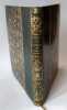 Acteurs et actrices d'autrefois. Histoire anecdotique des théâtres à Paris depuis trois cents ans. 109 illustrations et portraits. Un des 15 ex. sur ...