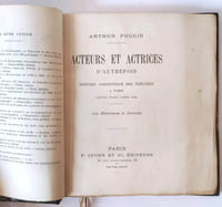 Acteurs et actrices d'autrefois. Histoire anecdotique des théâtres à Paris depuis trois cents ans. 109 illustrations et portraits. Un des 15 ex. sur Japon