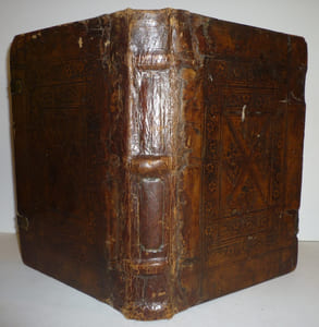 Rationale Divinorum officiorum. Uenundantur Lugduni ab Iacobo. Huguetan eiusdem civitatis bibliopola in vico mercuriali ad angiportum quid ararim ducit Cum gracia et privilegio.