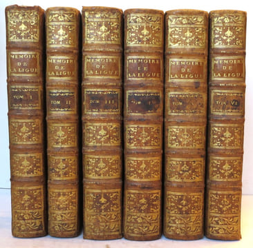 MEMOIRES DE LA LIGUE, contenant les évenemens les plus remarquables depuis 1576, jusqu'à la paix accordée entre le roi de France & le roi d'Espagne, ...