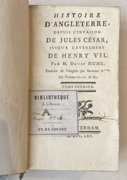 HISTOIRE D'ANGLETERRE, depuis l'invasion de Jules César, jusqu'à l'avènement de Henry VII. Traduite de l'anglais par madame B*** (Belot).. HUME ...