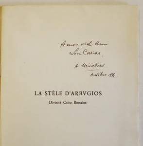 La stèle d'Arbvgios. Divinité épnyme de Biot (A. M.).