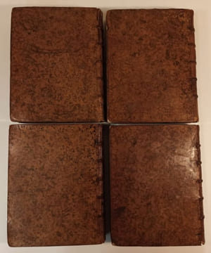 Histoire civile du Royaume de Naples , traduite de l'italien de Pierre Giannone. Avec de Nouvelles Notes, Réflexions, et Médailles fournies par ...