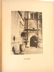 Vingt-quatre vues du château de Lourmarin.