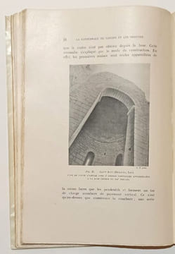 La Cathédrale de Cahors et les origines de l'architecture à coupoles d'Aquitaine. REY (Raymond).