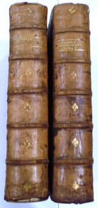 Histoire générale des Plantes contenant VIII livres également departis en deux tomes : Sortie latine de la Bibliothèque de Me Jacques Dalechamps puis faite par Françoise par Me Jean des Moulins, mèdecins très-fameux de leur sièclee, où sont pourtraités et descrites infinies plantes par les noms propres de diverses Nations, leurs espèces, forme, origine, saison, temperament naturel et vertus convenables à la mèdecine, avec un indice contenu au commencement du second, tome trés utile et trés necessaire pour monstrer les proprietez des Simples, et donner guérison à toutes les parties du corps humain.Ensemble les tables des noms en diverses langues.