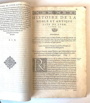 Mémoires de l'histoire de Lyon. Avec une table des choses mémorables contenues dans ce présent livre.. PARADIN DE CUISEAUX (Guillaume).