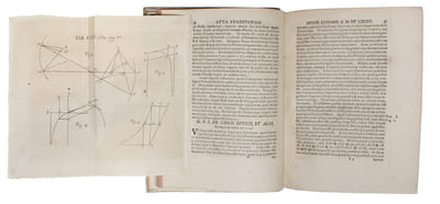De Lineis Opticis, et alia" Excerpta ex literis ad--- (+) Schediasma de Resistentia Medii, & Motu projectorum gravium in medio resistente. (+) Tentamen de Motuum Coelestium causis. (+) De Linea Isochrona, in qua grave sine acceleratione descendit, & d... - [THE WAR OF THE GIANTS NEWTON AND LEIBNIZ ON THE WORLD SYSTEM]