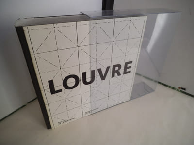 LOUVRE.