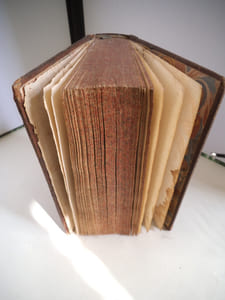 Connoissance de la Mythologie par demandes et par réponses augmentées des traits d’histoire qui ont servi de fondement à tout le système de la fable.Avec table