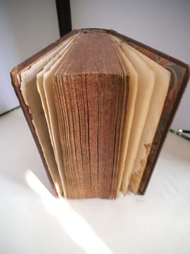 Connoissance de la Mythologie par demandes et par réponses augmentées des traits d’histoire qui ont servi de fondement à tout le système de la ...