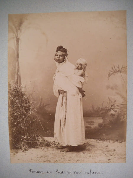  Femme du sud et son enfant . Anonyme 