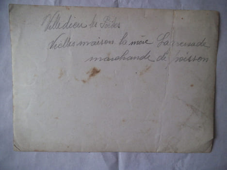 Atelier de Chaudronnerie et Vieilles maisons à VILLEDIEU LES POELES. . Anonyme.