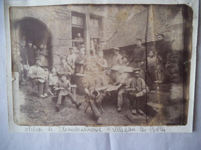 Atelier de Chaudronnerie et Vieilles maisons à VILLEDIEU LES POELES.