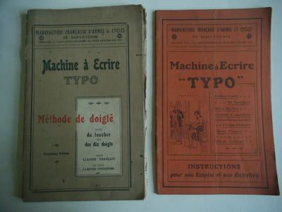 Machine à écrire TYPO–méthode  doigté dite du toucher ou des deux doigts. 
