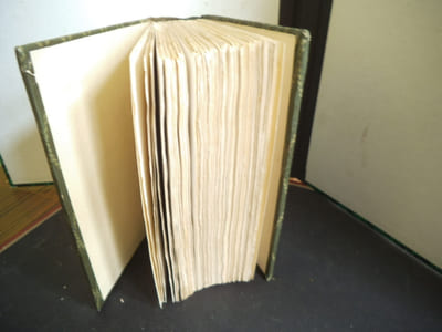 Les mystères de la main révélés et expliqués.