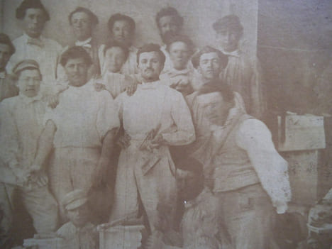 Photographie d’un groupe de sculpteurs,. Anonyme