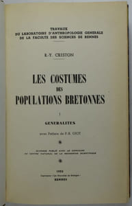 Travaux du laboratoire d'anthropologie générale de la faculté des sciences de Rennes. Les costumes des populations bretonnes. I. Généralités. II. La Cornouaille. III. Le Léon, le Trégor, le Goëlo, la Bretagne Médiane. IV. Le Pays de Vannes, le Pays de Guérande, la Haute-Bretagne. Fascicule additionnel. Méthode pour l'Étude des costumes populaires.