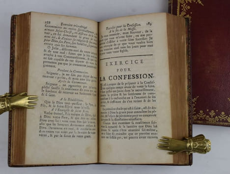 Heures imprimées par l'ordre de monseigneur le cardinal de Noailles, archevesque de Paris. Nouvelle édition, qui contient les offices selon l'usage de ...