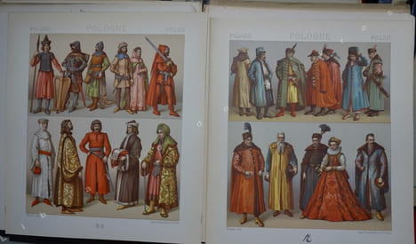 Le costume historique. - Cinq cents planches, trois cents en couleurs, or et argent, deux cents en camaïeu. - Types principaux du vêtement et de la ...
