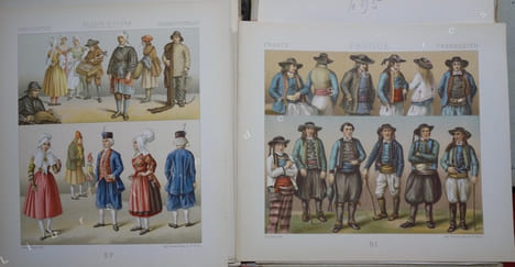 Le costume historique. - Cinq cents planches, trois cents en couleurs, or et argent, deux cents en camaïeu. - Types principaux du vêtement et de la ...