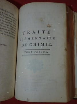 Traité élémentaire de chimie, présenté dans un ordre nouveau et d'après les découvertes modernes. LAVOISIER (Antoine Laurent)