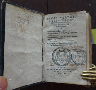 Aesopi Phrygis Fabulae elegantissimis eiconibus veras animalium species ad vivuum adumbrantes. Gabriae Graeci fabellae XXXXIIII. Batrachomyomachia Homeri, hoc est ranarum et murium pugna. Galeomyomachia, hoc est, felium et murium pugna, tragoedia Graeca. Haec omnia cum Latina interpretatione