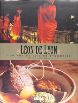Léon de Lyon - 100 ans de cuisine Lyonnaise, par Jean Paul Lacombe.. Mailhes. F. (Jean Paul Lacombe.)