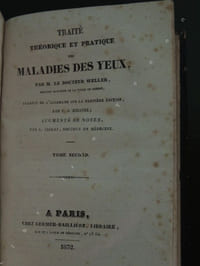 TRAITE   THEORIQUE    ET   PRATIQUE   DES   MALADIES   DES  YEUX   par  M.  le  Docteur  Weller  médecin  oculiste de la ville de Dresde , traduit  de l ' allemand sur la dernière édition par J. Riester ;  augmenté de notes par L. Jallat docteur en médecine