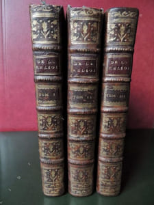 DE LA RELIGION CHRETIENNE Ouvrage traduit de l ' anglois par Gabriel Seigneux de Correvon conseiller & ancien trésorier de la ville de Lausanne (...) Avec une Préface , un Discours préliminaire , des Notes & des Dissertations du Traducteur , qui y a joint une Dissertation de feu M. de Chéseaux sur l ' année de naissance de N. S. & celle de sa mort