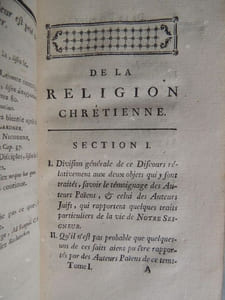 DE LA RELIGION CHRETIENNE Ouvrage traduit de l ' anglois par Gabriel Seigneux de Correvon conseiller & ancien trésorier de la ville de Lausanne (...) Avec une Préface , un Discours préliminaire , des Notes & des Dissertations du Traducteur , qui y a joint une Dissertation de feu M. de Chéseaux sur l ' année de naissance de N. S. & celle de sa mort