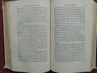 TRAITE  DE  LA  LEGISLATION  DES  BATIMENTS  ET CONSTRUCTIONS  Comprenant les règles en matière de devis et marchés , constructions , servitudes , location , réparations , voiries , police des bâtiments