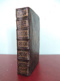 NOUVELLES DECOUVERTES EN MEDECINE ou ANCIENNE MEDECINE DEVELOPPEE ( ... ) Nouvelle édition , revûe , corrigée & augmentée de Réflexions , sur la Théorie & la Pratique d' Hippocrate & de Galien , avec une méthode pour guérir les malades , par les voyes de la transpiration et de l' évacuation