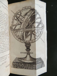 L' USAGE DES GLOBES CELESTES ET TERRESTRES ET DES SPHERES SUIVANT LES DIFFERENS SYSTEMES DU MONDE précédé d' un Traité de Cosmographie