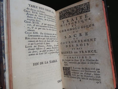 TRAITE HISTORIQUE ET CHRONOLOGIQUE DU SACRE ET COURONNEMENT DES ROIS ET REINES DE FRANCE . Depuis Clovis I jusqu' à présent & de tous les ...