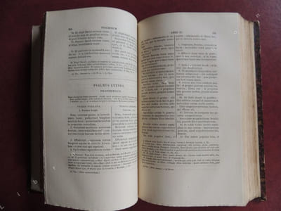 OEUVRES  COMPLETES  DE  BOSSUET   publiées d' après  les imprimés et les manuscrits  originaux (.... ) par F.  Lachat    Edition renfermant tous les ouvrages édités et plusieurs inédits  .   Vol.  I et II  Instruction sur la lecture de l' Ecriture  Sainte 