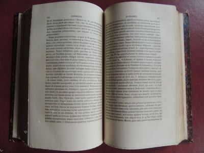 OEUVRES  COMPLETES  DE  BOSSUET   publiées d' après  les imprimés et les manuscrits  originaux (.... ) par F.  Lachat    Edition renfermant tous les ouvrages édités et plusieurs inédits  .   Vol.  I et II  Instruction sur la lecture de l' Ecriture  Sainte 