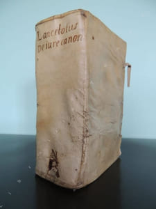INSTITVTIONES IVRIS CANONICI quibus jus pontificium singulari methodo libris IV comprehenditur a Joan. Paulo-Lancelotto ... ( relié avec : ) DE COMPARATIONE JURIS PONTIFICII ET CAESAREI ac utriusque interpretandi ratione
