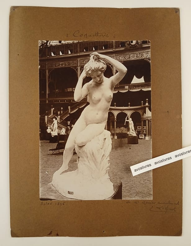 COQUETTERIE. SALON 1896. -. [SALON 1896] - [GRAND PALAIS PARIS]. - PHOTOGRAPHIE ORIGINALE D'EPOQUE, titrée, datée et dédicacée par l'artiste. -  ...