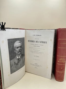 Dans les ténèbres de l'Afrique. Recherches, délivrance et retraite d'Emin Pacha . STANLEY H.M.