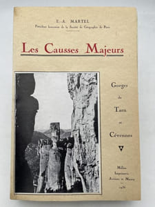 Les Causses Majeurs. Gorges du Tarn et Cévennes, canyons et ruinifores, âbimes et cavernes, rivières souterraines et résurgences