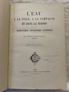 L'eau à la ville à la campagne et dans la maison. Hydraulique fontainerie plomberie