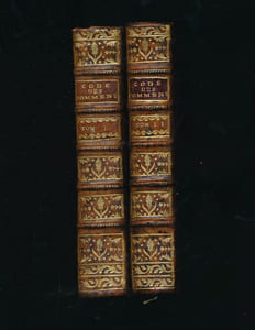Code des commensaux, ou Recueil général des édits, déclarations, ordonnances, lettres patentes, arrêts, & règlemens : portant établissement & confirmation des privilèges, franchises, libertés, immunités, exemptions, rangs, préséances, & droits honorifiques des officiers-domestiques & commensaux de la Maison du Roy, des Maisons royales, & de leurs veuves. Prévôté de l'Hôtel & marchands artisans privilégiés suivant la Cour, servant de supplément & suite à l'édition de 1720
